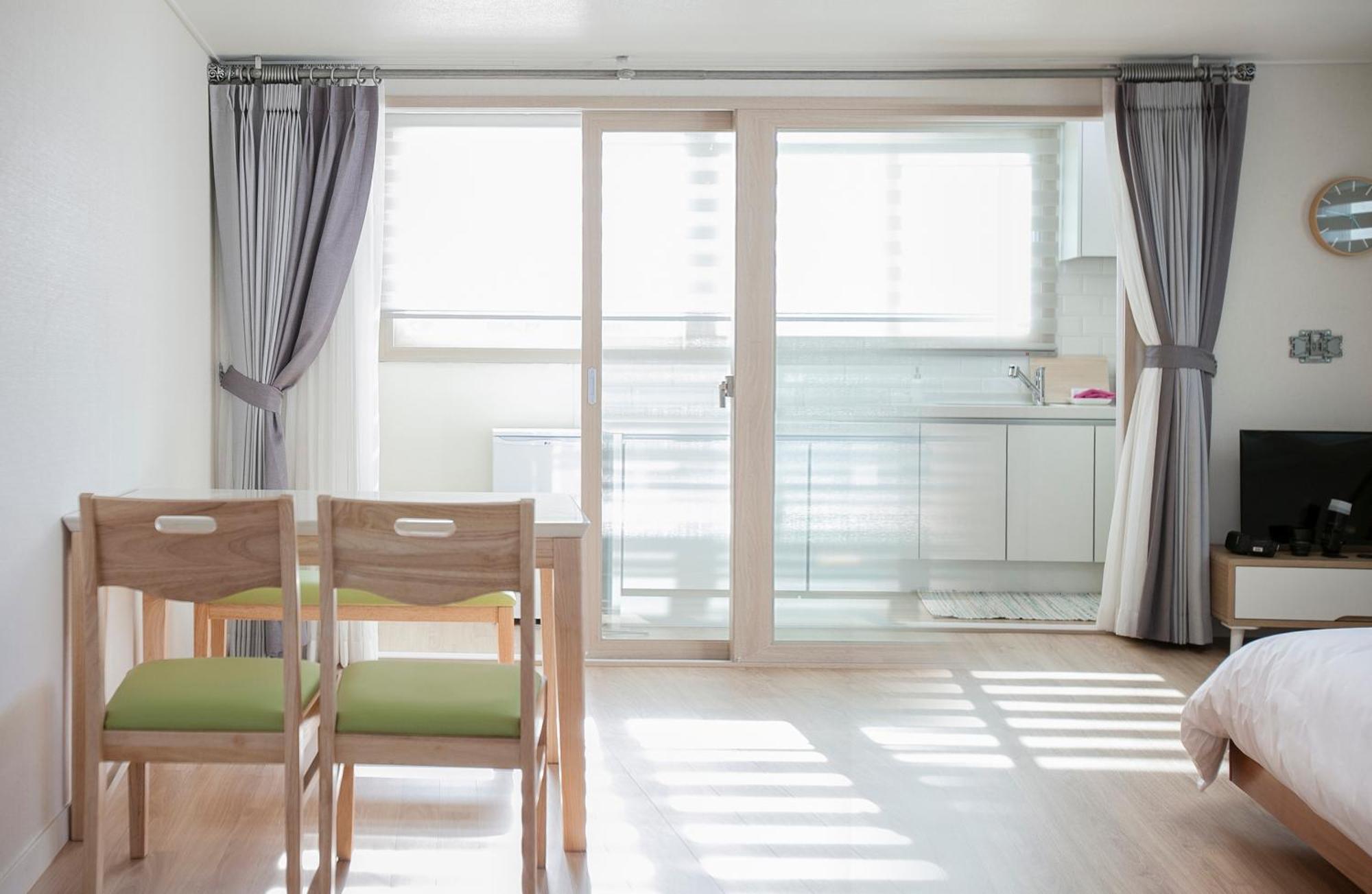 Jeju Aria Pension Exteriör bild