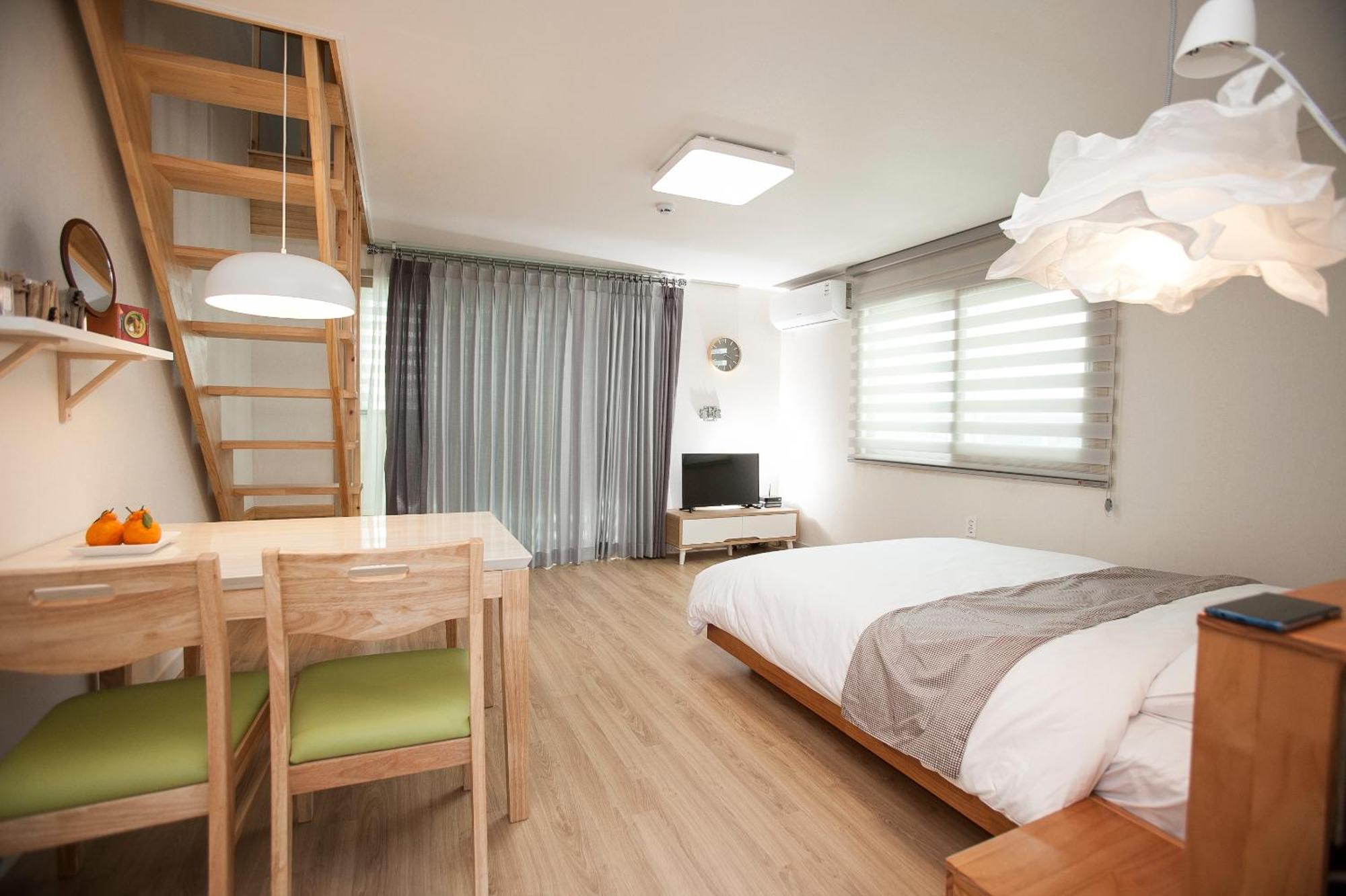 Jeju Aria Pension Exteriör bild